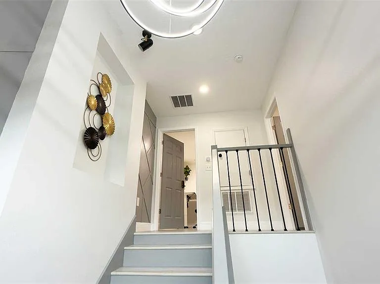 1414 E Harding St — Photo 28