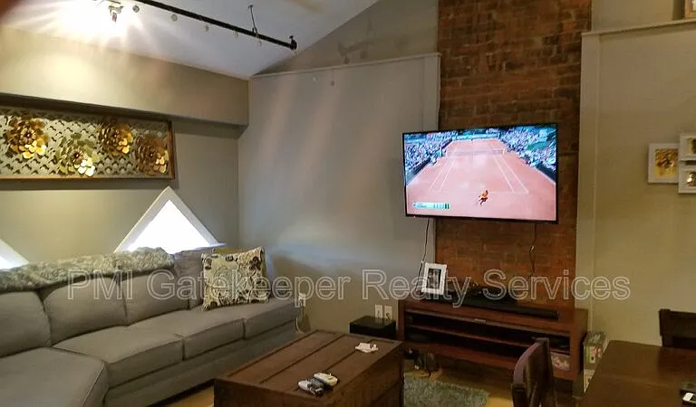 1202 Main St #13 — Photo 7
