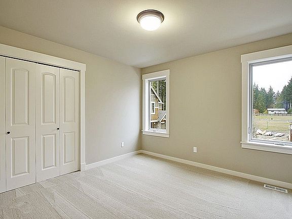 5th image of 3073 259th Ct SE