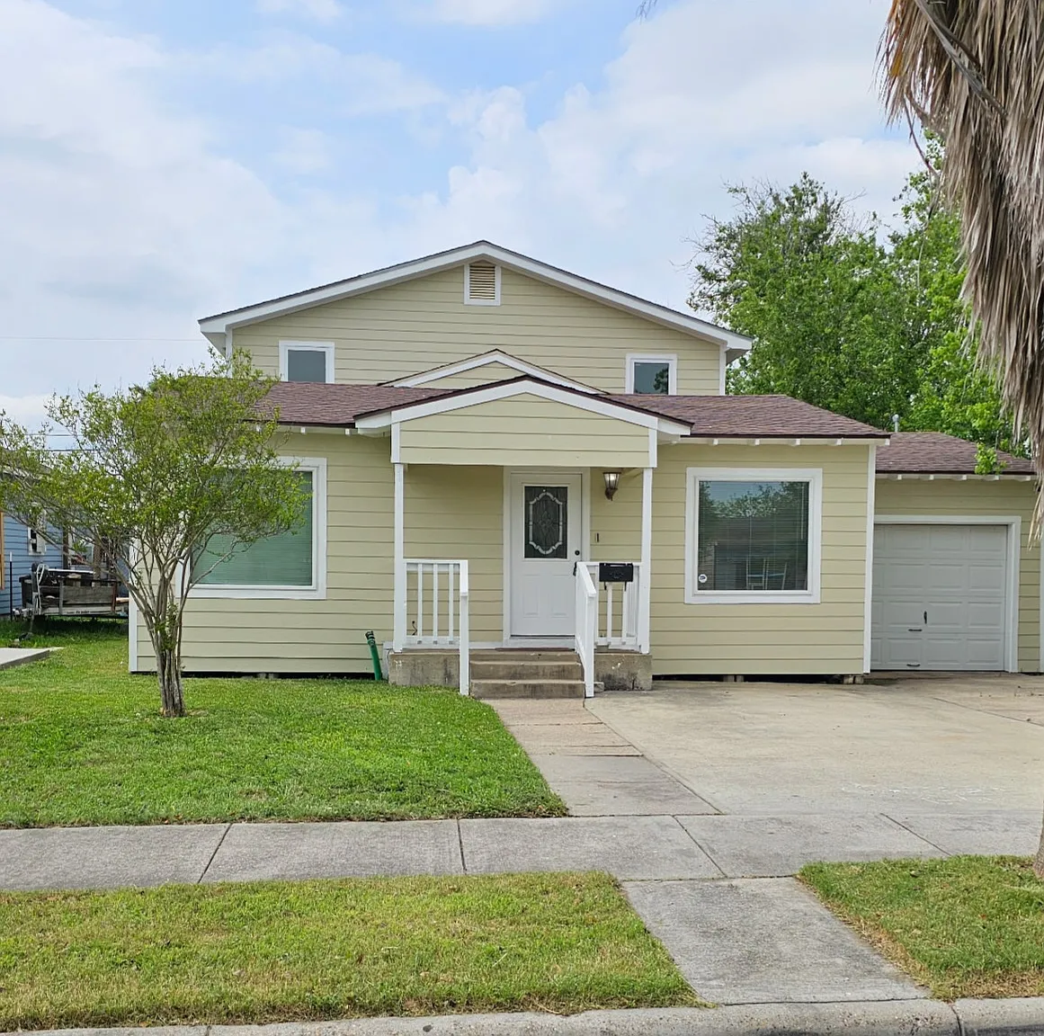 4 bed, 2220 sqft, $2,200 — Photo 1
