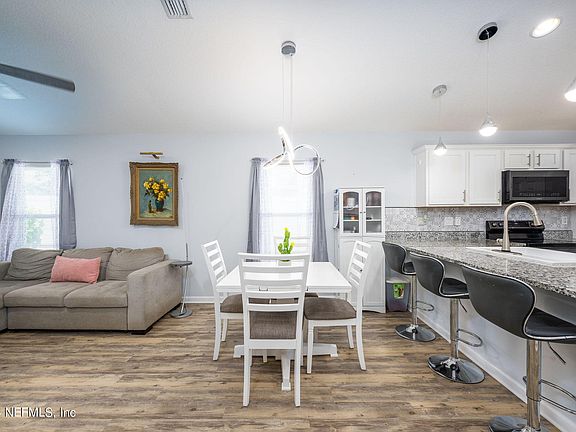 4th image of 806 COVE Street