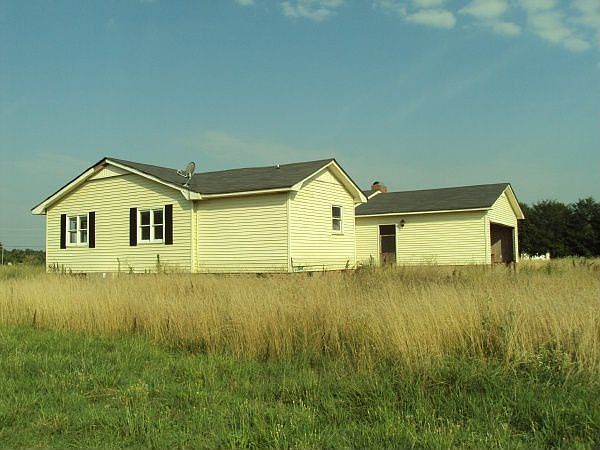 2nd image of 1404 Ridgeview Ln