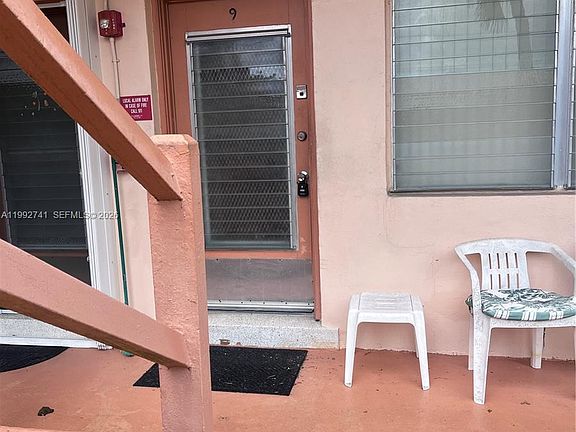 3rd image of 1012 SW 11th St APT 9N
