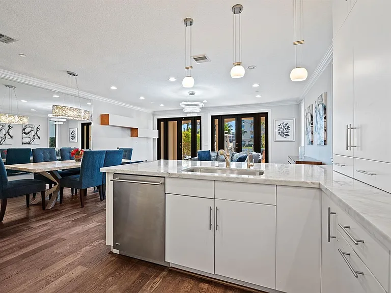 95 Isle Of Venice Dr — Photo 8