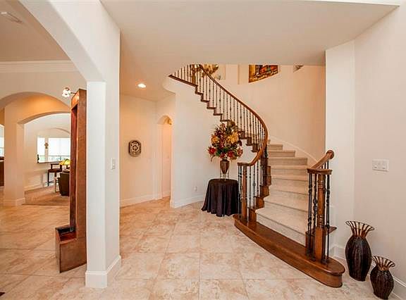 3rd image of 1205 Howard Ln