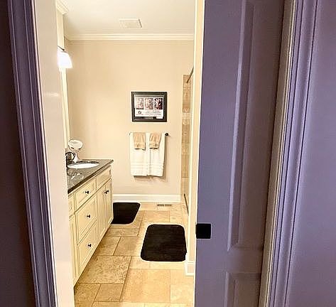 Master bath - sliding door