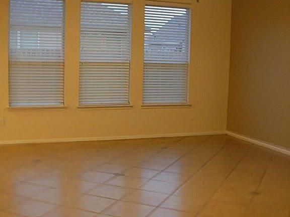 4th image of 1511 Pastureview Dr