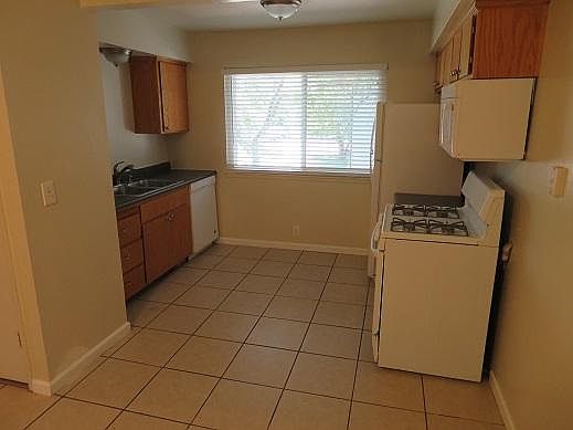 4th image of 3303 Mensch Ct APT C