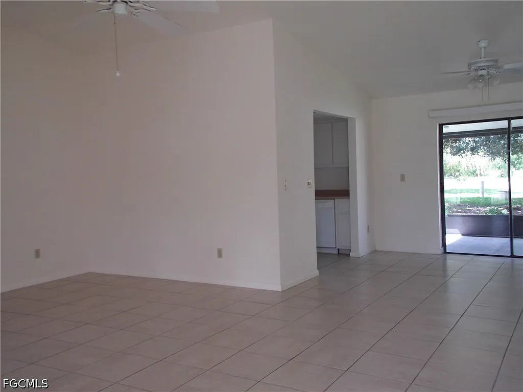 2 bed, 2.0 bath, 1319 sqft, $1,400 — Photo 2