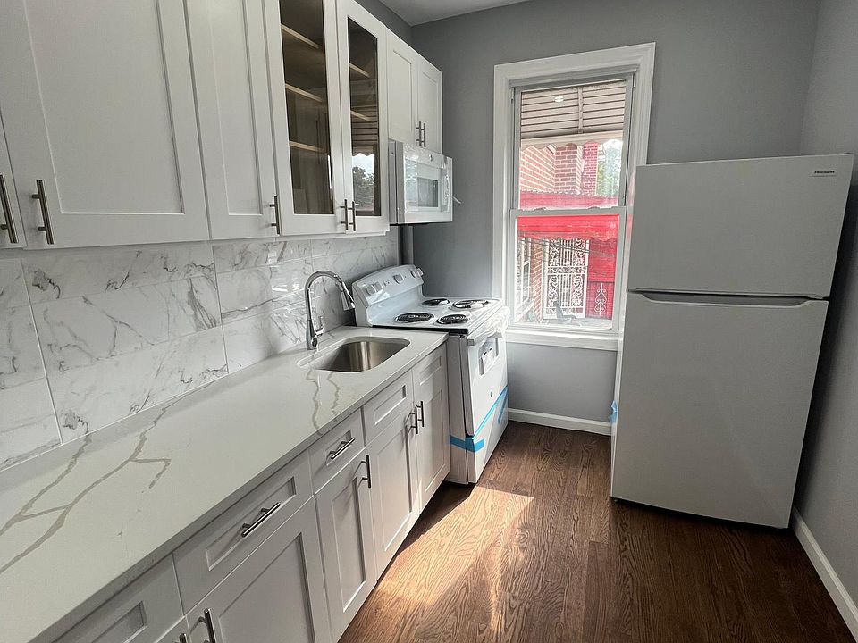 1st image of 1308 Oakley St Floor 1