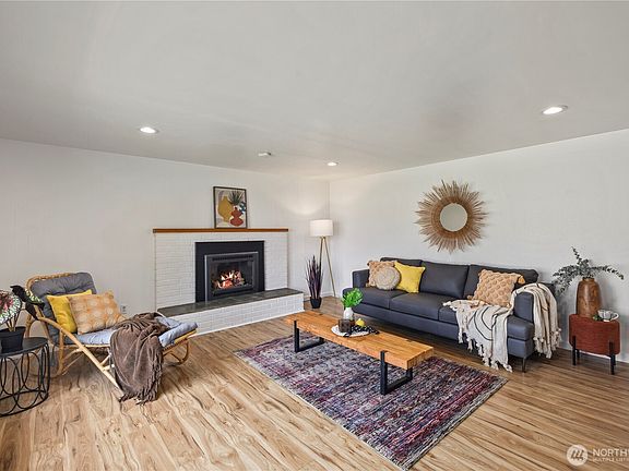 5th image of 1408 E Maryland St