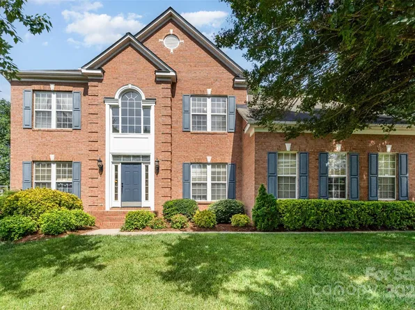 1002 Hollyhedge Ln, Indian Trail, NC 28079