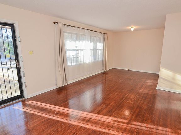 4th image of 732 Westview Ln