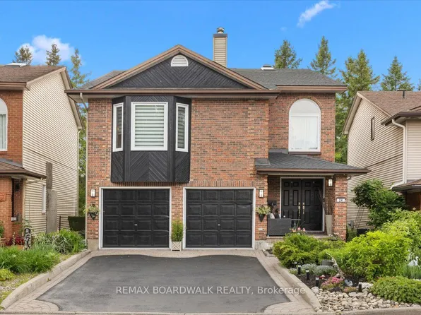 24 Hackett St, Ottawa, ON K1V 0P7