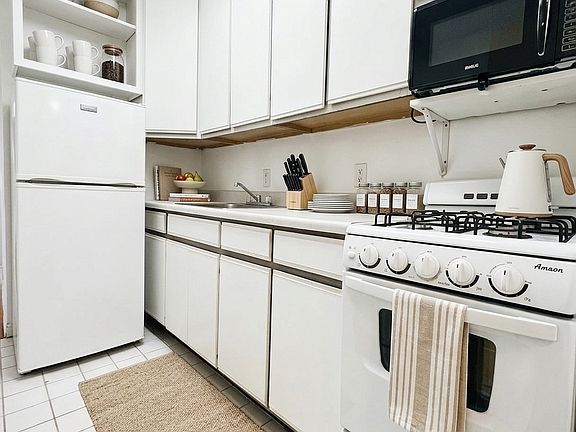 2nd image of 400 E 64th St APT 4A