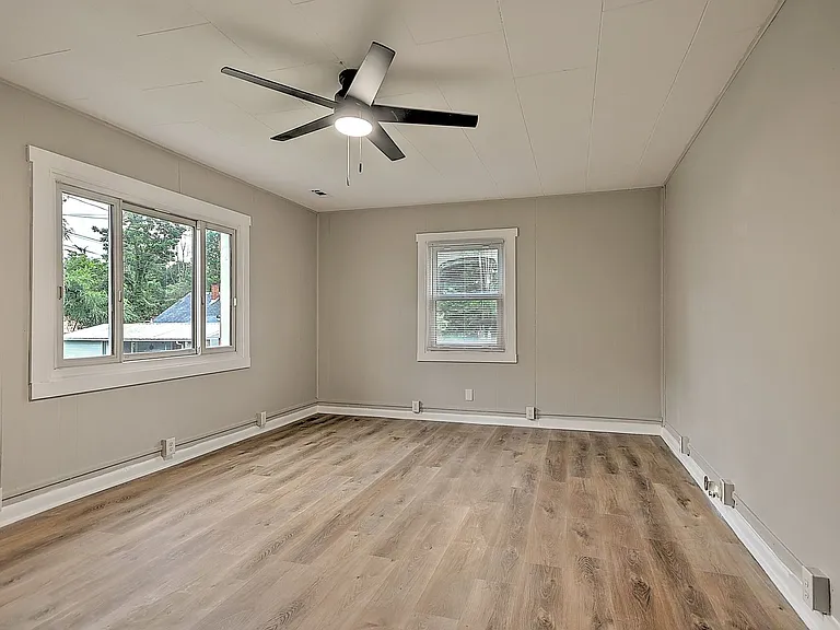 1712 Oaklawn St — Photo 20
