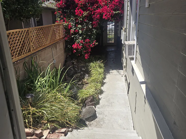 2817 E Broadway — Photo 7