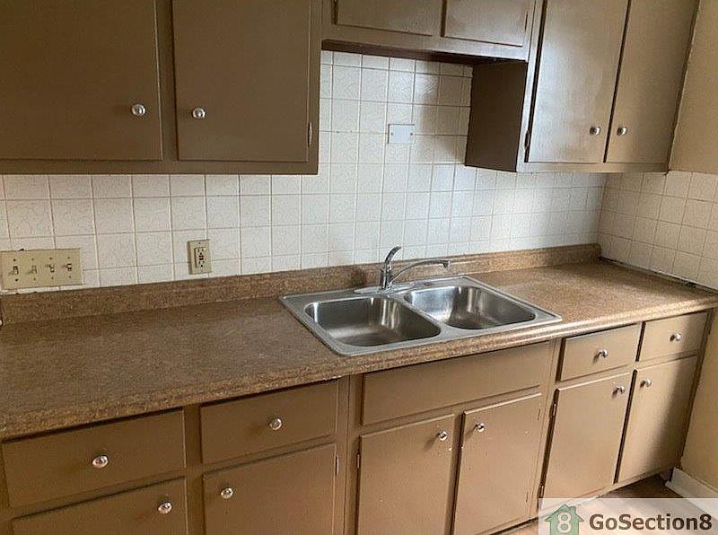 2nd image of 3352 Kildare Rd Floor 1