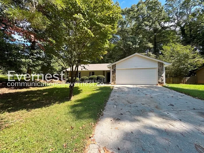 3 bed, 2.0 bath, 1900 sqft, $2,950 — Photo 2