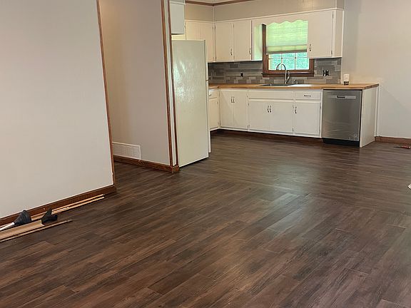 2nd image of 512 Forest St