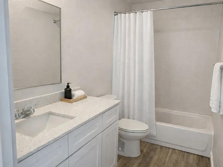 400 SW Grand Blvd #1 — Photo 5