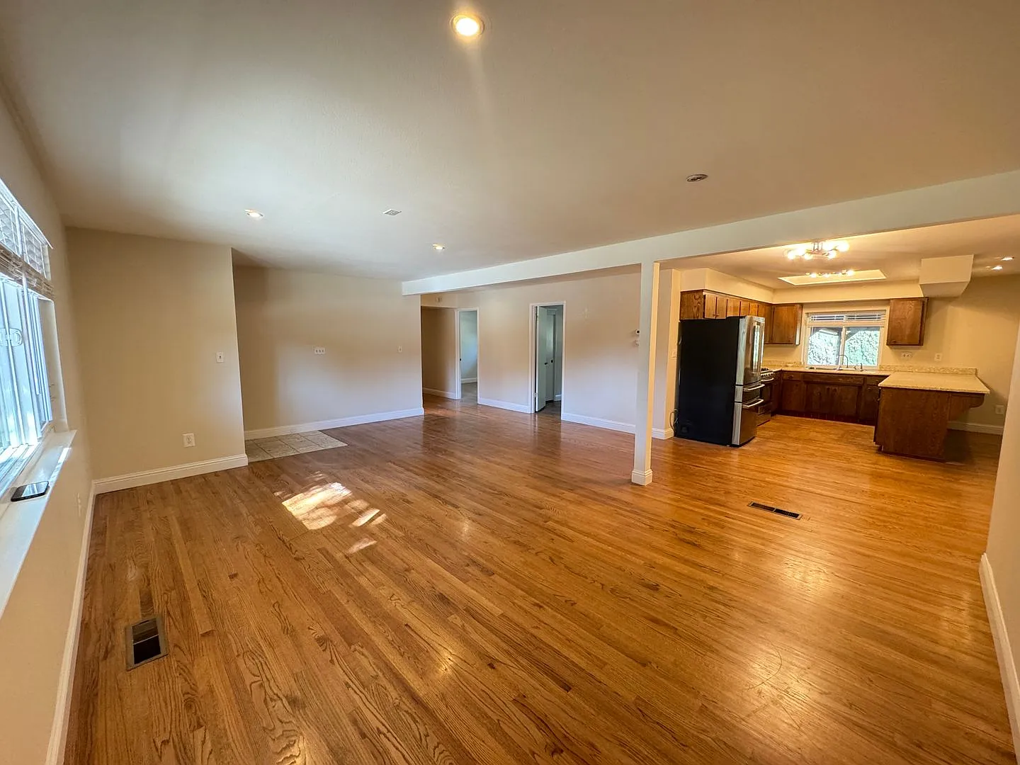 Beautiful 4 Bedroom with Direct American River Parkway Access and Pool! — Photo 3