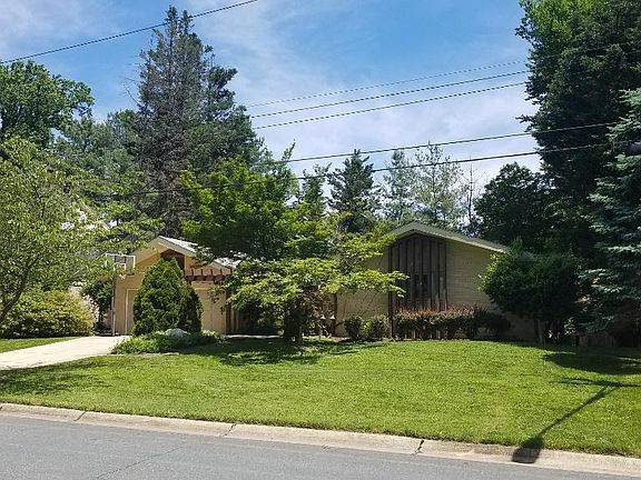 6105 Shady Oak Front View