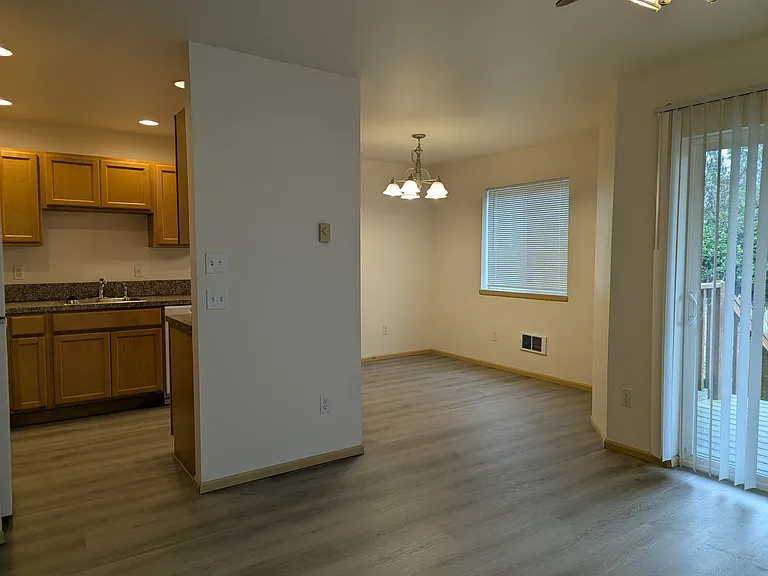 1017 Greenview Ave SW #104 — Photo 5