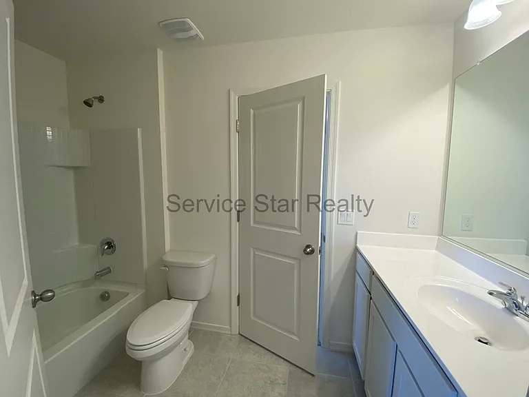 2402 E Alonso Dr — Photo 17
