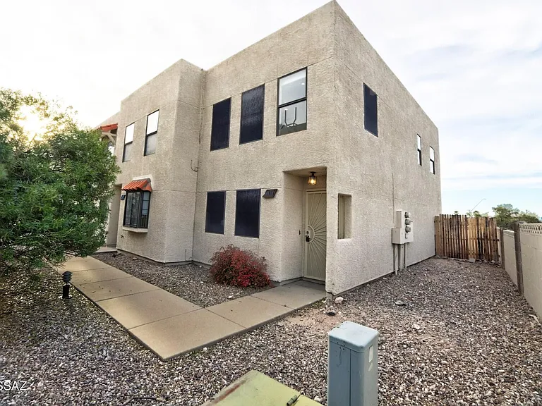 2190 N 1st Ave — Photo 26