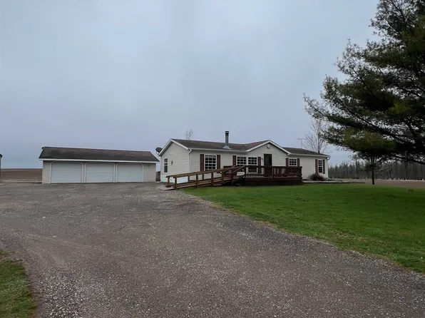 10561 Woodke Rd, Gillett, WI 54124