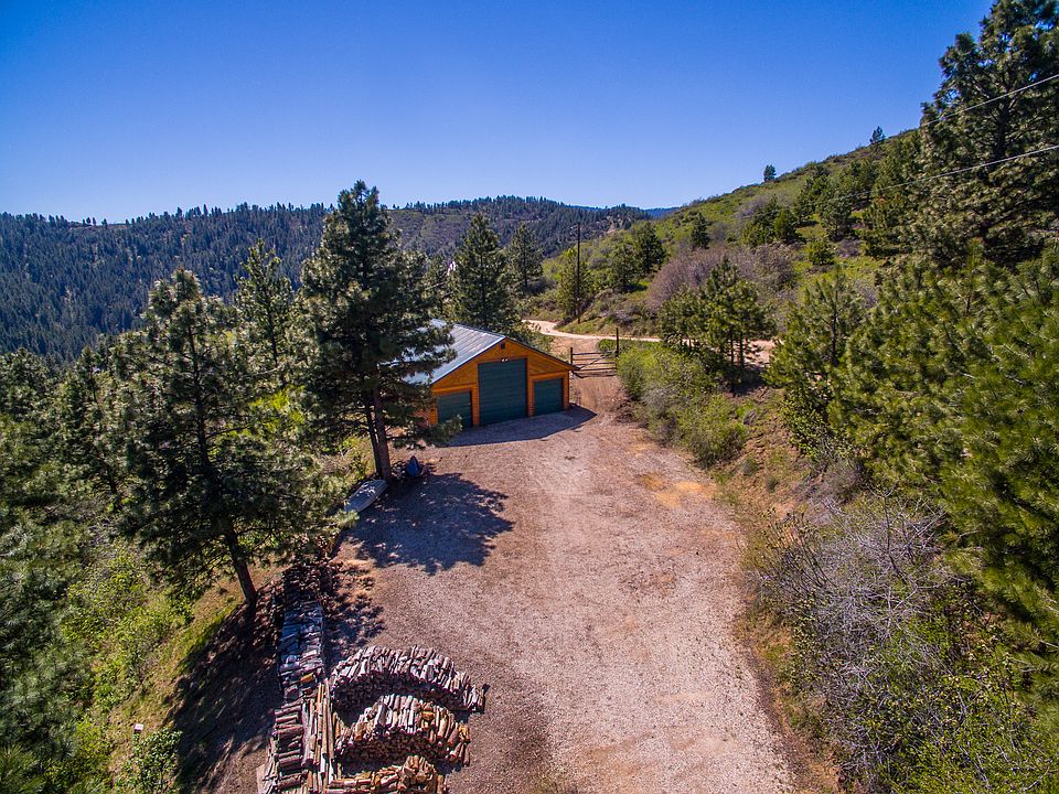 2nd image of 25 Pine Cone Way