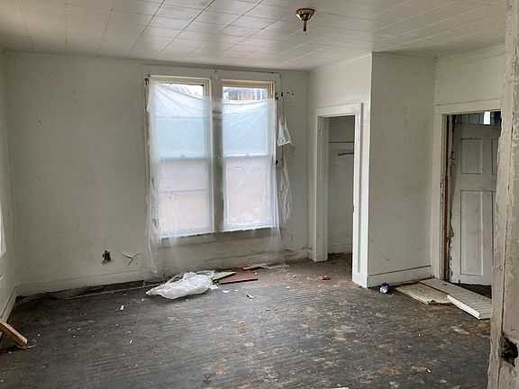 5th image of 313 N High St