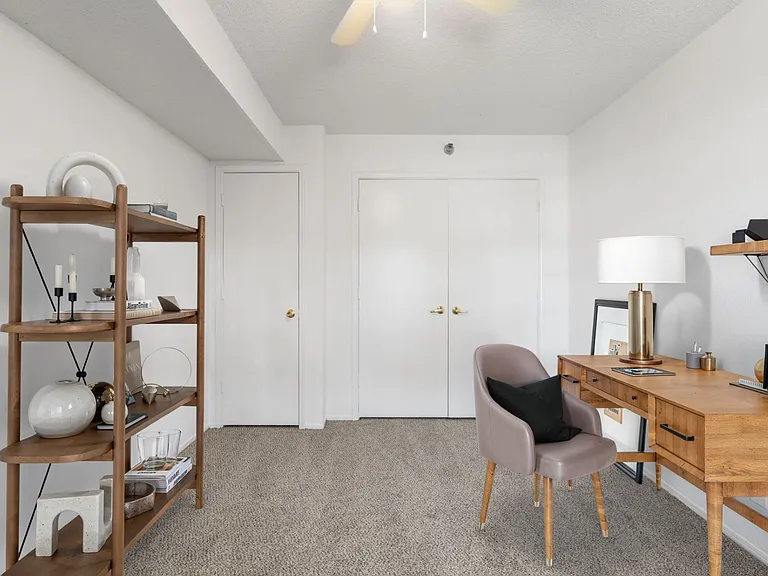 Three Bedroom - 3 Bed / 2 Bath - 989 Sq.Ft.