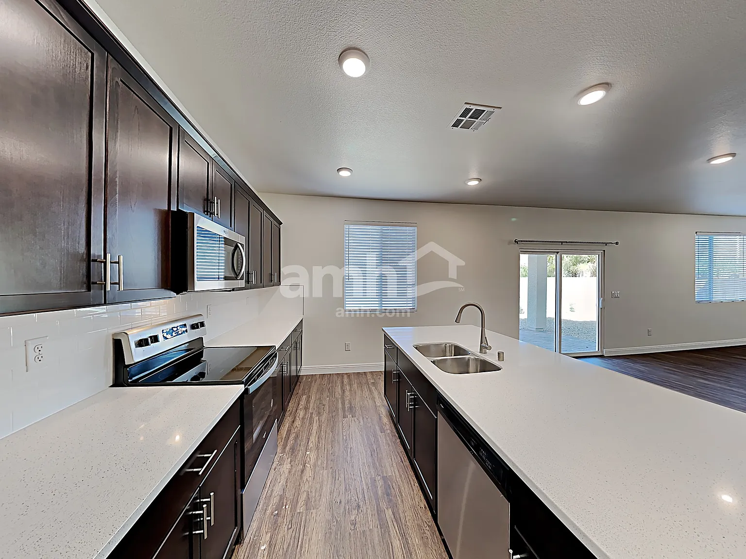 5 bed, 3.0 bath, 2311 sqft, $2,695 — Photo 4