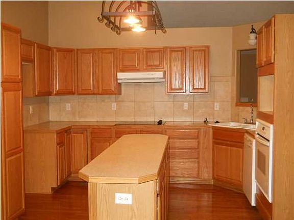 3rd image of 118 W Primrose Ln