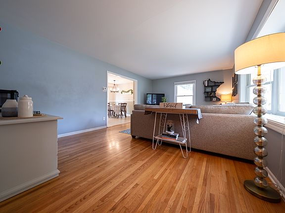 4th image of 8827 Penn Lake Cir