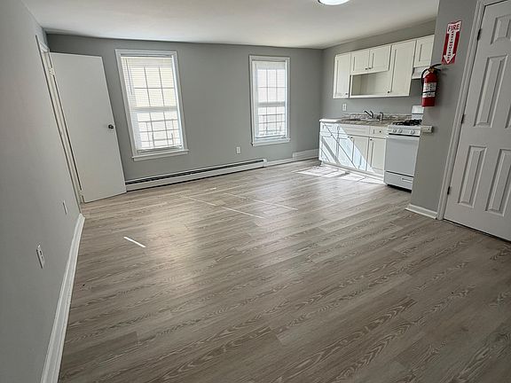 4th image of 76-78 N 1st St #2