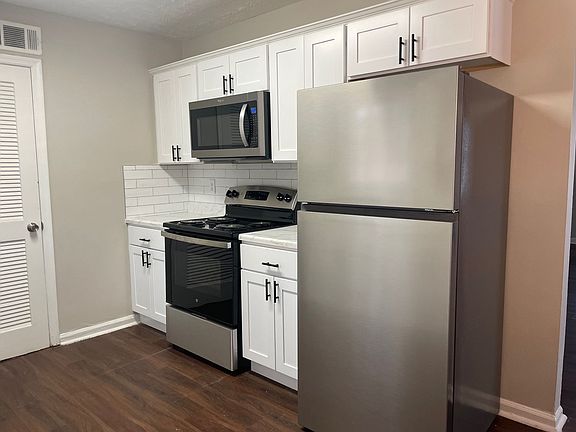 5th image of 444 Lexington Dr