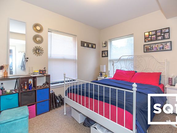 3rd image of 921 W Sunnyside Ave #1