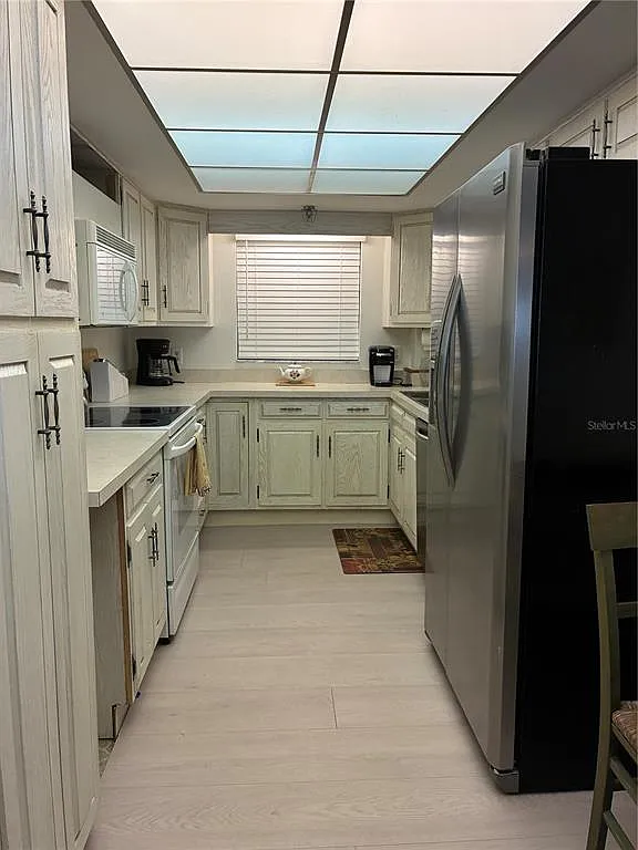 2 bed, 2.0 bath, 1494 sqft, $10,000 — Photo 3