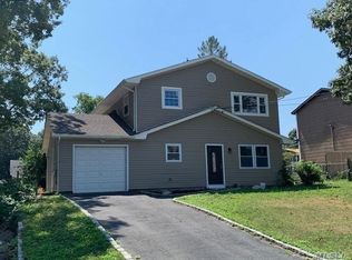 132 Alcolade Dr E, Shirley, NY 11967