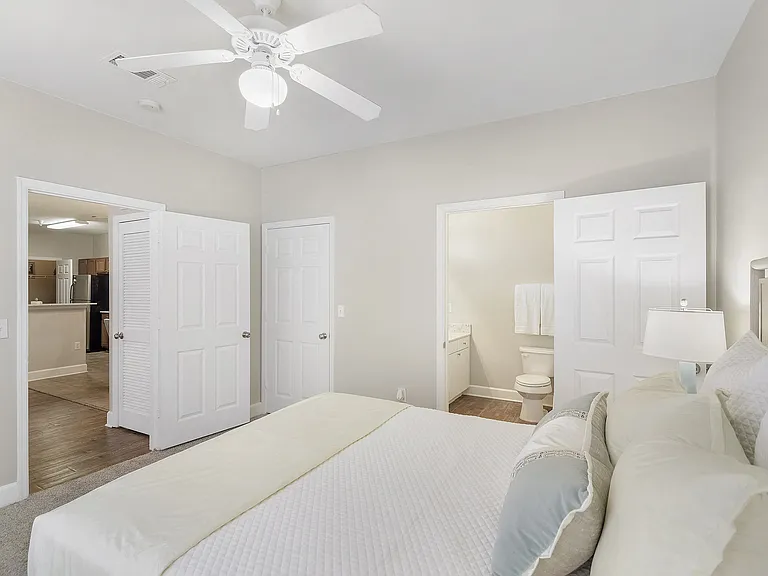 Highlands Apartment Homes — Photo 13