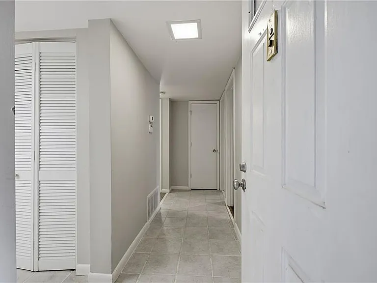 2183 Surrey Ct SE — Photo 3