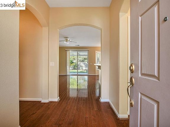 3rd image of 935 Centennial Dr
