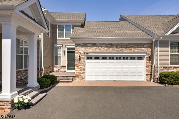 1st image of 88 Van Cleef Dr
