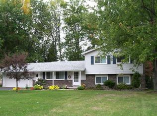 41 Woodside Dr, Rochester, NY 14624