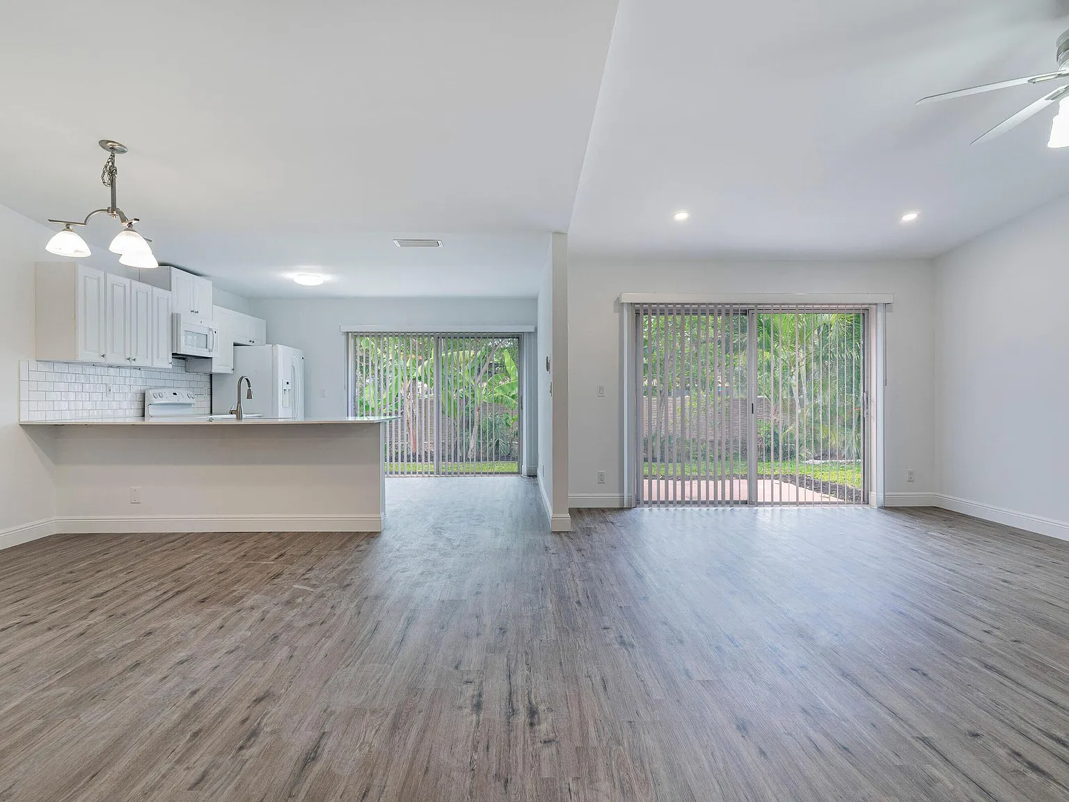 3 bed, 2.0 bath, 1393 sqft, $3,250 — Photo 3