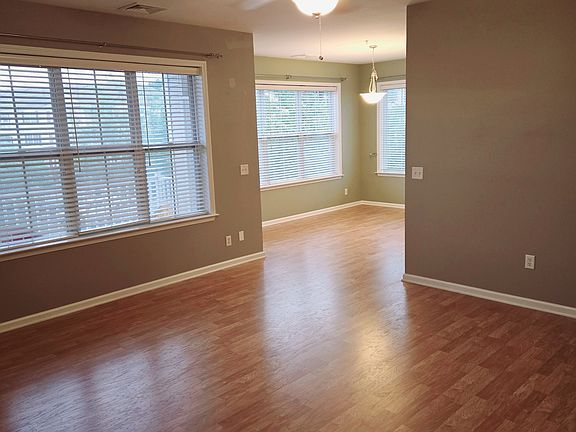 5th image of 521 Sloan Ct