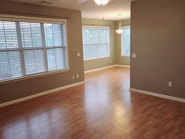 521 Sloan Ct — Photo 5